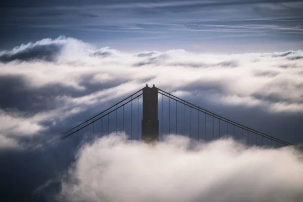 Γέφυρα Γκόλντεν Γκέιτ Στην Ομίχλη Πρωί Σαν Φρανσίσκο Ηπα — Φωτογραφία Αρχείου