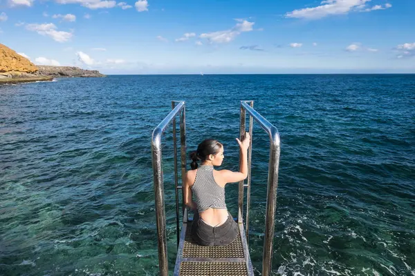 Young Woman Sitting Platform Front Sea — Stock Photo, Image