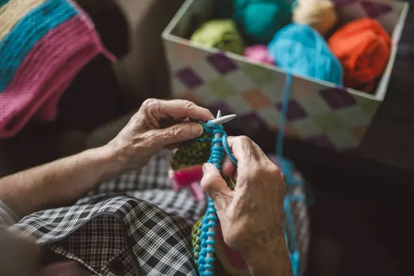 Knitting Hands Senior Woman Close — Stock Photo, Image
