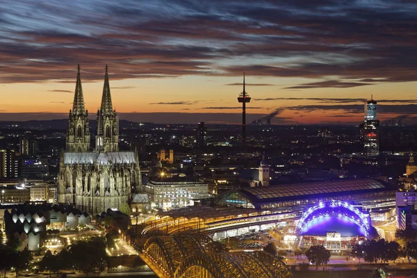 Németország Köln Nézd Kivilágított Város Fölött Esti Szürkület — Stock Fotó