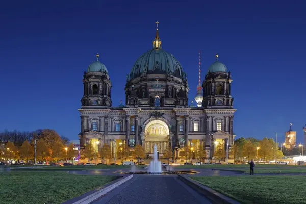 Germania Berlino Illuminato Berliner Dom Con Torre Televisiva Sullo Sfondo — Foto Stock