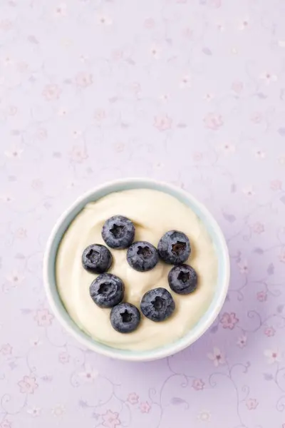 Bowl Custard Garnished Heart Blueberries — Stock Photo, Image