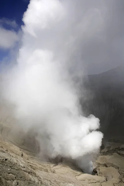 Vulcano Fuming Mount Brome Veduta Del Bordo Del Cratere Giava — Foto Stock