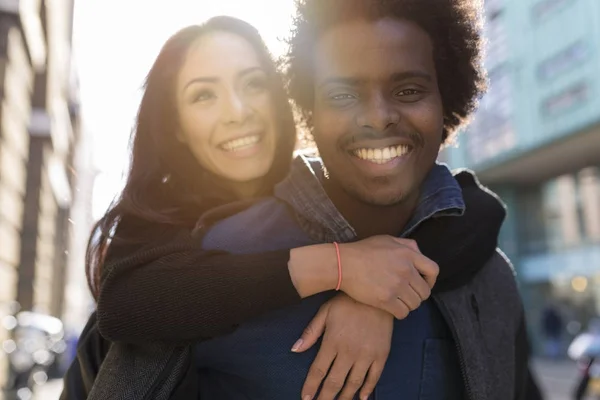 Happy Young Man Carrying Girlfriend Piggyback — Stock Photo, Image