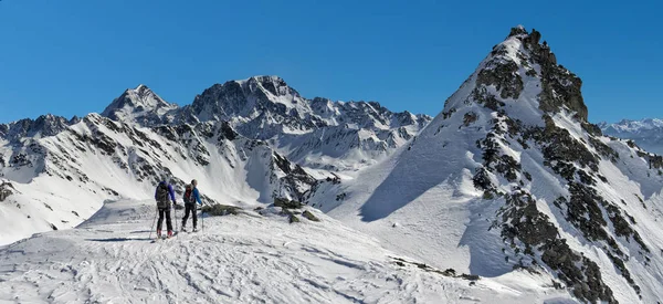 イタリア グランド セント バーナードを渡す ポートフォーチョン スキー登山雪で覆われた山 — ストック写真