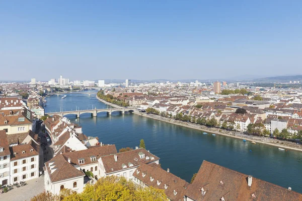 巴塞尔 城市和莱茵河河从巴塞尔大教堂被看见 — 图库照片