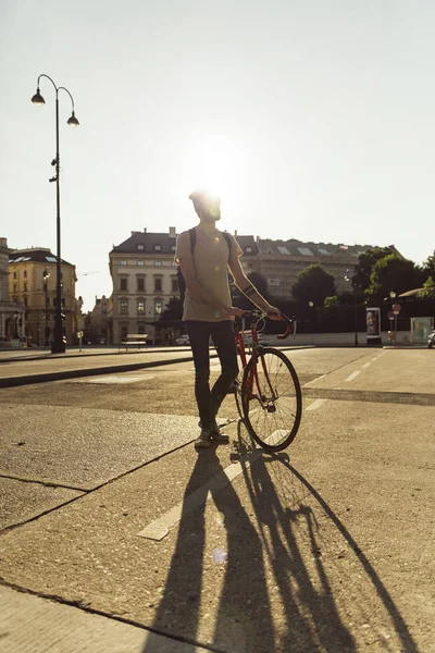 Giovane Con Ciclo Corsa Vienna Pista Ciclabile Karl Renner Ring — Foto Stock