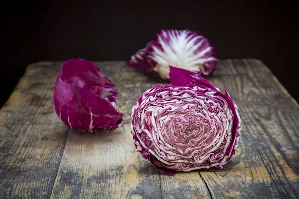 Radicchio fresco dimezzato — Foto Stock