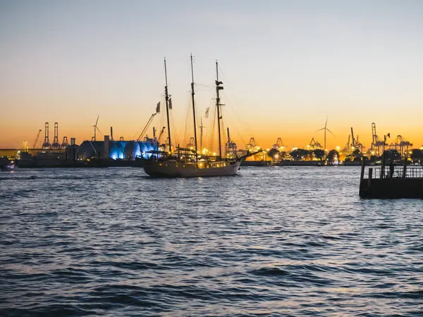 Duitsland Hamburg Haven Zeilschip Avond — Stockfoto