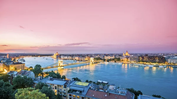 Hungría Budapest Vista Iluminada Pest Desde Buda Panorama Vespertino —  Fotos de Stock