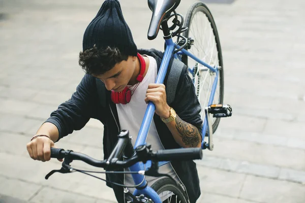 Adolescente Carregando Fixie Bike Cidade Vista Aérea — Fotografia de Stock