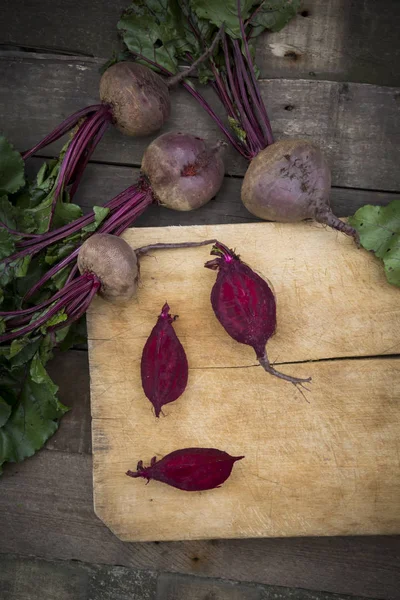 Sliced Organic Beetroot Wooden Board — Stock Photo, Image