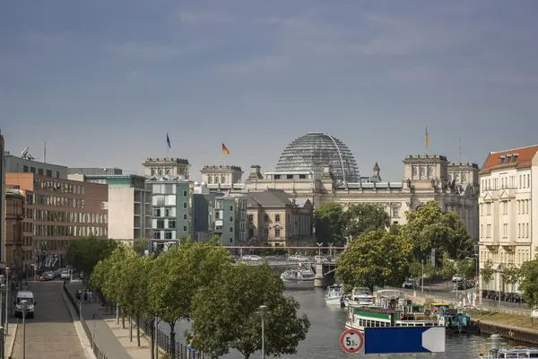 Alemania Berlín Reichstag Río Spree Durante Día — Foto de Stock