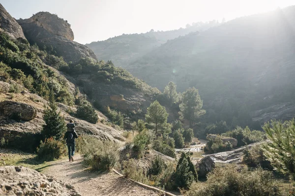 Espagne Catalogne Parc Naturel Des Ports Vue Arrière Mère Portant — Photo