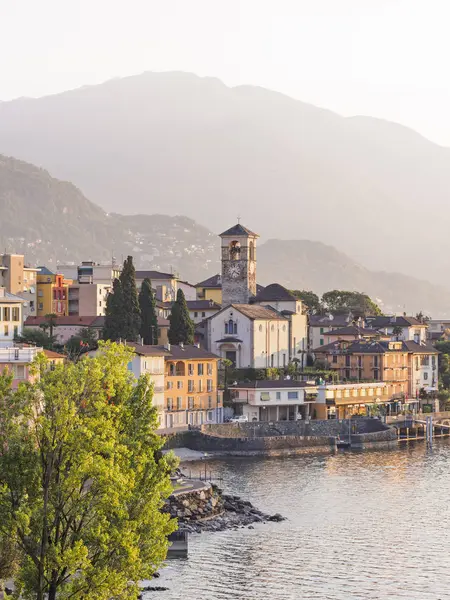 Suíça Ticino Lago Maggiore Brissago Hora Pôr Sol Montanhas Fundo — Fotografia de Stock