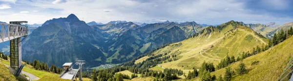 Österrike Riezlern Panoramavy Från Toppen Walmendinger Horn Mot Kleinwalsertal — Stockfoto