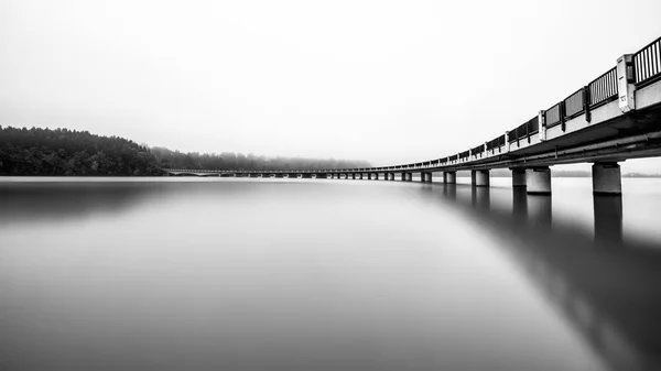 Avusturya Carinthia Göl Köprü Panorama Siyah Beyaz — Stok fotoğraf