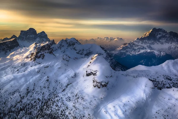 Italské Alpy Zimě Při Západu Slunce Nad Vrchol — Stock fotografie