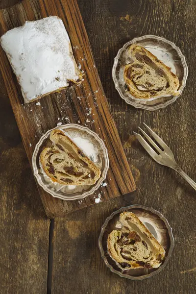 Mini Stollen en rodajas con mazapán —  Fotos de Stock