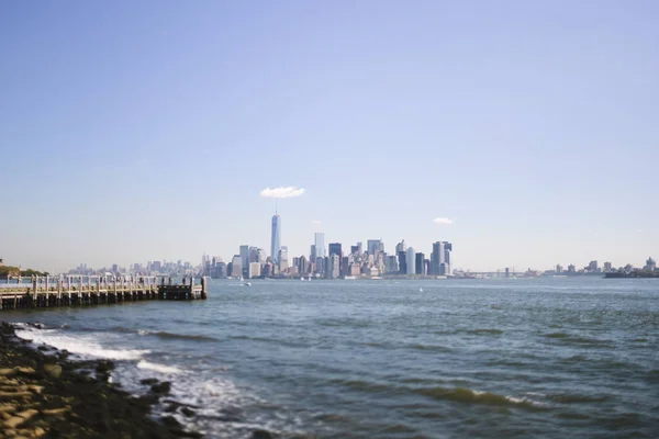 Stany Zjednoczone Ameryki New York City Widok Panoramę Przed Wodą — Zdjęcie stockowe