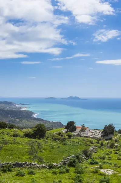 Greece Crete South Coast Water Agaisnt Shore Green Grass — Stock Photo, Image