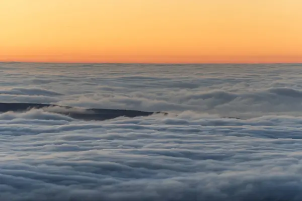 Alemania Sajonia Anhalt Cubierta Nubes Sobre Parque Nacional Harz Atardecer —  Fotos de Stock