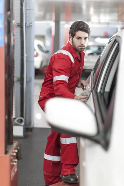 Mecânico Carro Trabalho Garagem Reparação — Fotografia de Stock