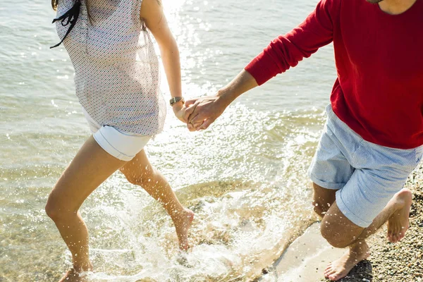 Young Couple Running Hand Hand River — Stock Photo, Image