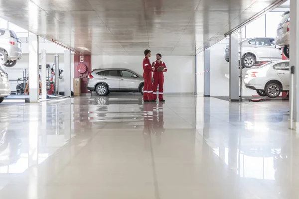 Car Mechanics Repair Garage — Stock Photo, Image