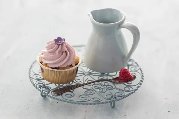 Cheesecake Muffin Raspberry Spoon Cooling Grid — Stock Photo, Image