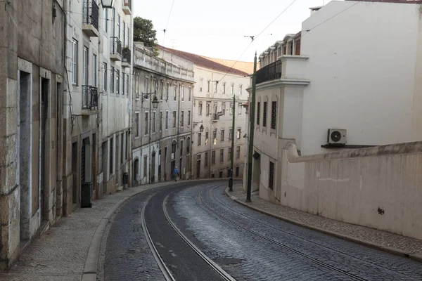 Portogallo Lisbona Veduta Sulla Strada Curva Con Rotaie Del Tram — Foto Stock