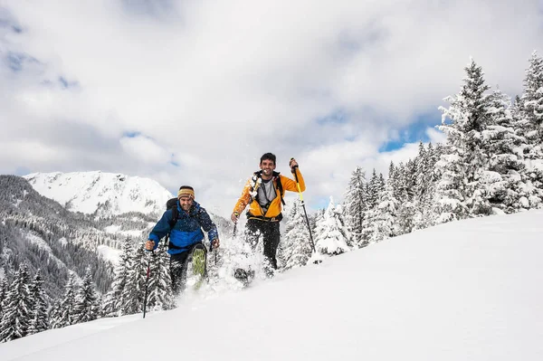 Dwa Ski Alpinistów Drodze Strimskogel Ciągu Dnia — Zdjęcie stockowe