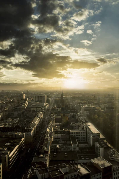 Německo Pohled Města Při Podsvícení Shora — Stock fotografie