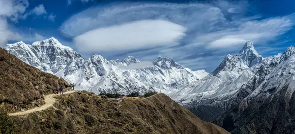 尼泊尔 珠穆朗玛峰地区 Namche 与珠穆朗玛峰和协会的昆布山谷的看法 Dablam — 图库照片