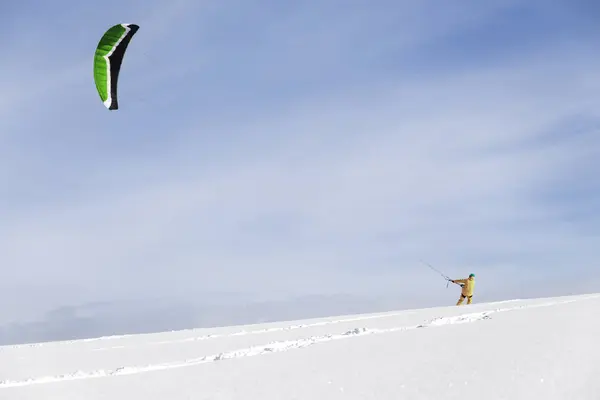 Homem Kite Surfista Neve Durante Dia — Fotografia de Stock