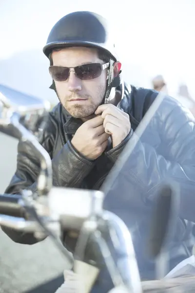 Man Motorcycle Tying Helmet Strap — Stock Photo, Image