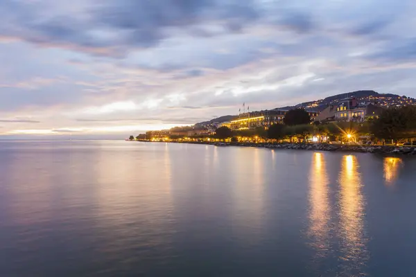 Abendliche Ansicht Der Stadtlandschaft Der Abenddämmerung Genfersee Vevey Schweiz — Stockfoto