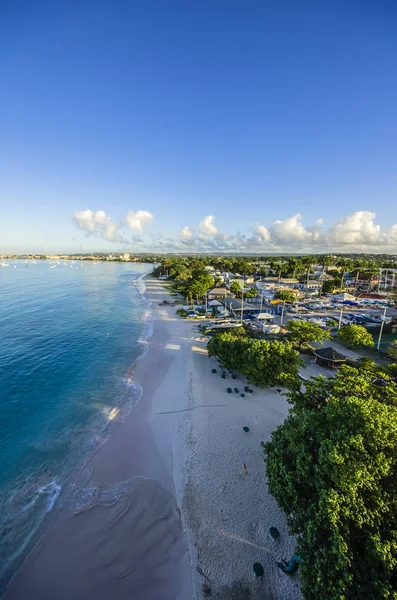 在白天 巴巴多斯 较小的荷属安的列斯群岛 荷属安的列斯群岛 加勒比海附近海滩的风景景观 — 图库照片
