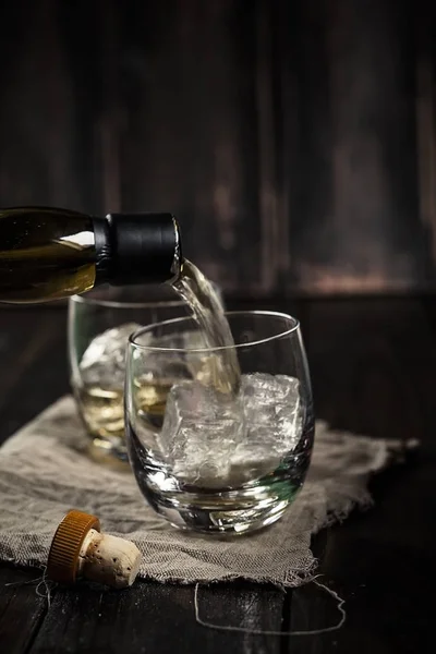Pouring Whisky Tumbler Ice — Stock Photo, Image