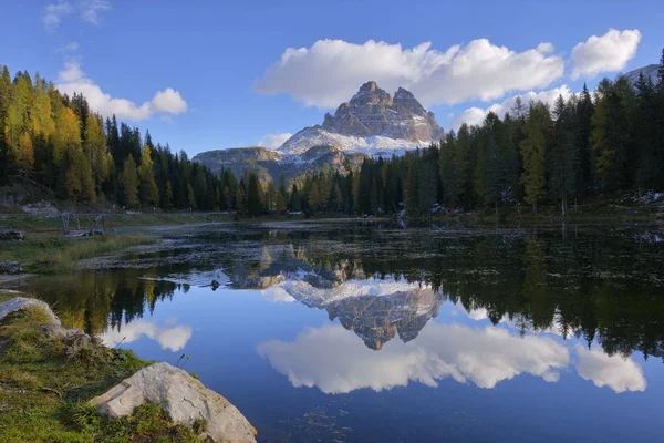 イタリア ドロミテ 朝の光でTre Cime Lavaredo — ストック写真