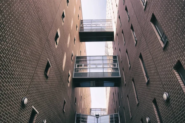 Κάτω Όψη Των Προσόψεων Του Πάρκου Kolonnaden Skywalks Στην Πλατεία — Φωτογραφία Αρχείου