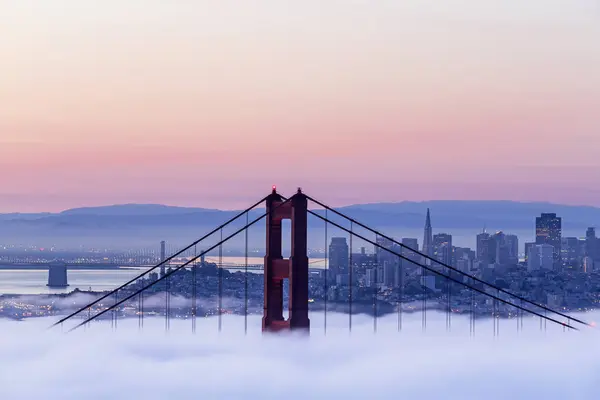 Stany Zjednoczone California San Francisco Skyline Golden Gate Bridge Mgle — Zdjęcie stockowe