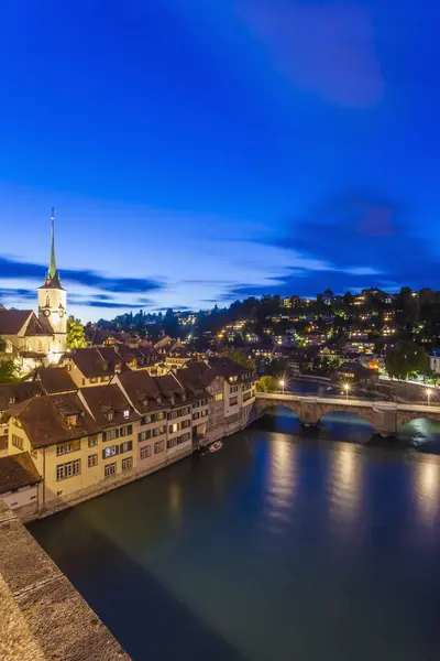 Sviçre Bern Untertorbruecke Nydeggkirche Nehir Akşam Aydınlatılmış Aare Cityscape — Stok fotoğraf