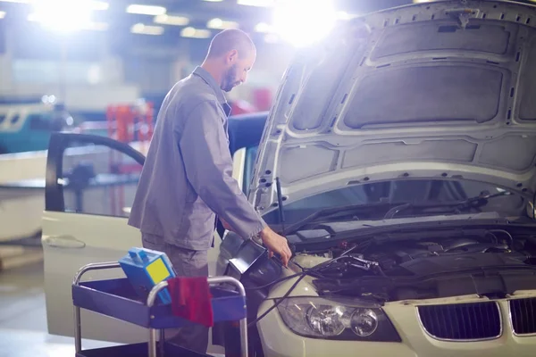 Car Mechanic Work Repair Garage Repairing Car — Stock Photo, Image