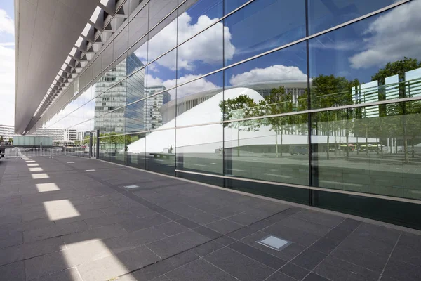 Luxemburg Luxemburg Stadt Europäisches Viertel Bürogebäude Und Spiegelung Der Philharmonie — Stockfoto