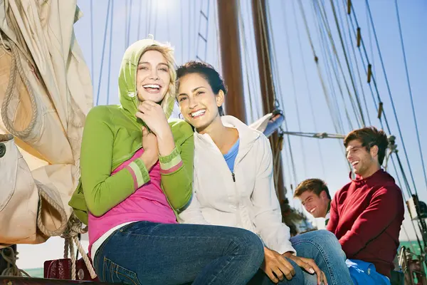 Happy Friends Sailing Ship — Stock Photo, Image