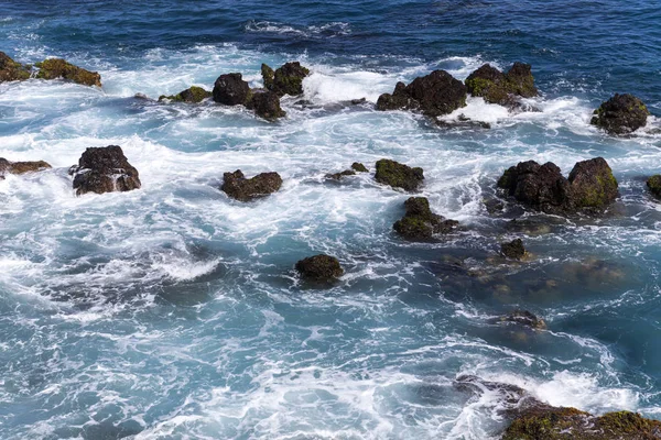 Španělsko Puerto Cruz Pohled Útesu Kamenů Vodní Hladině — Stock fotografie