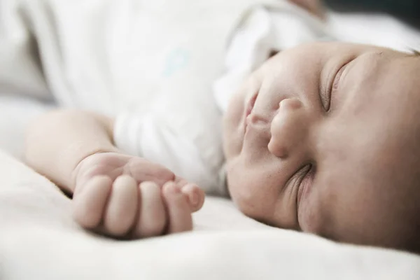 Portret Snu Mężczyzna Noworodka Zbliżenie — Zdjęcie stockowe