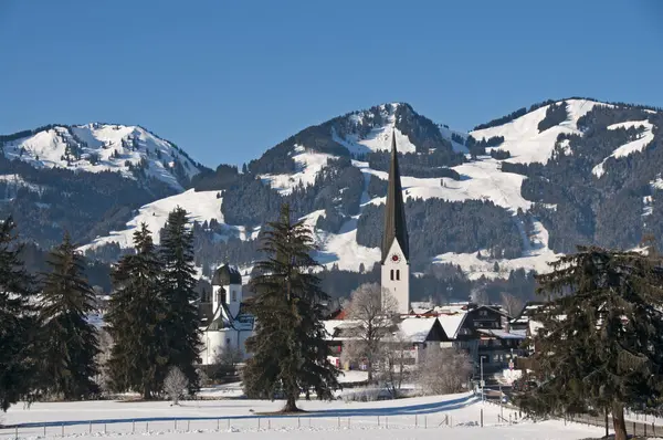 Alemanha Allgaeu Fischen Com Montanhas Hornergruppe Fundo Inverno Dia Ensolarado — Fotografia de Stock