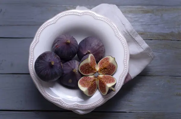 Fresh Whole Halved Figs Bowl Wood — Stock Photo, Image